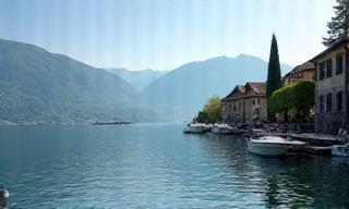 Lake Como with boats and villas